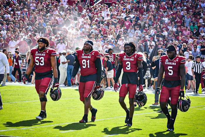 Captains walk out for coin toss